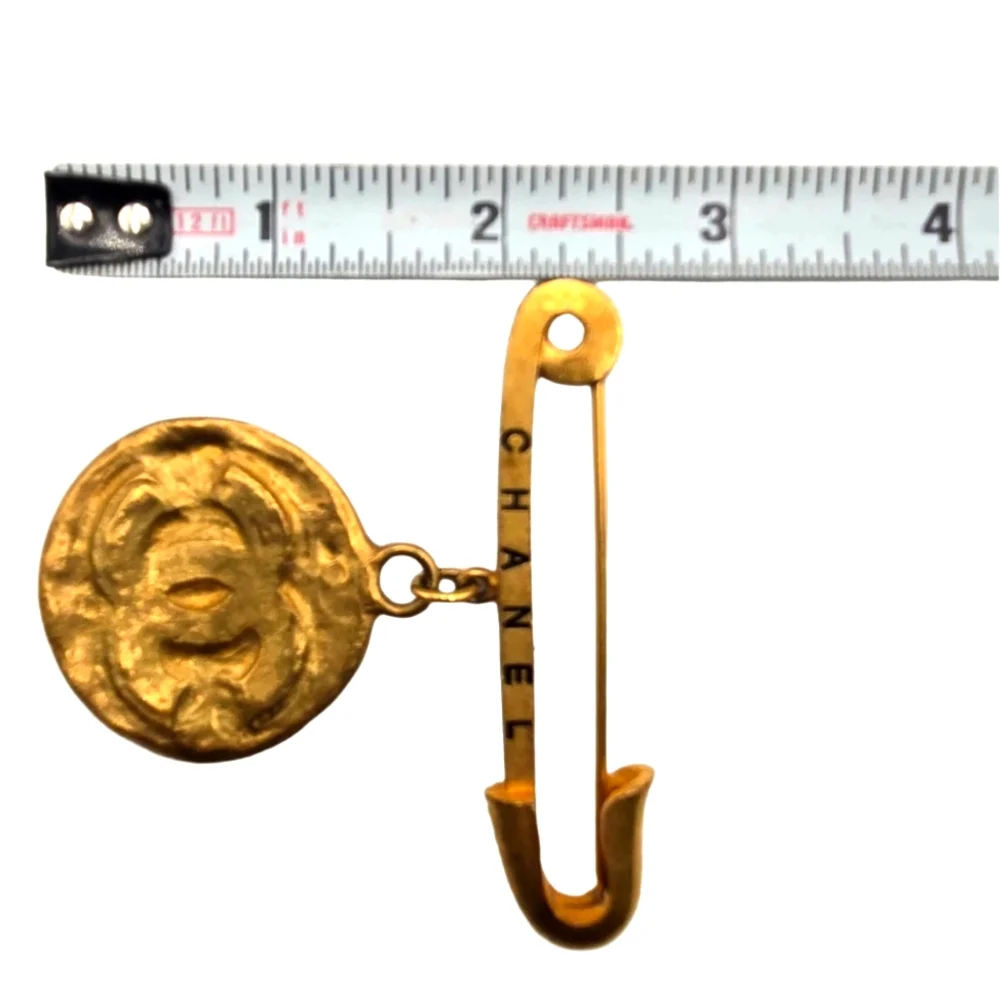 #25 Chanel Preloved CC Gold Medallion Brooch - Picture 6 of 16